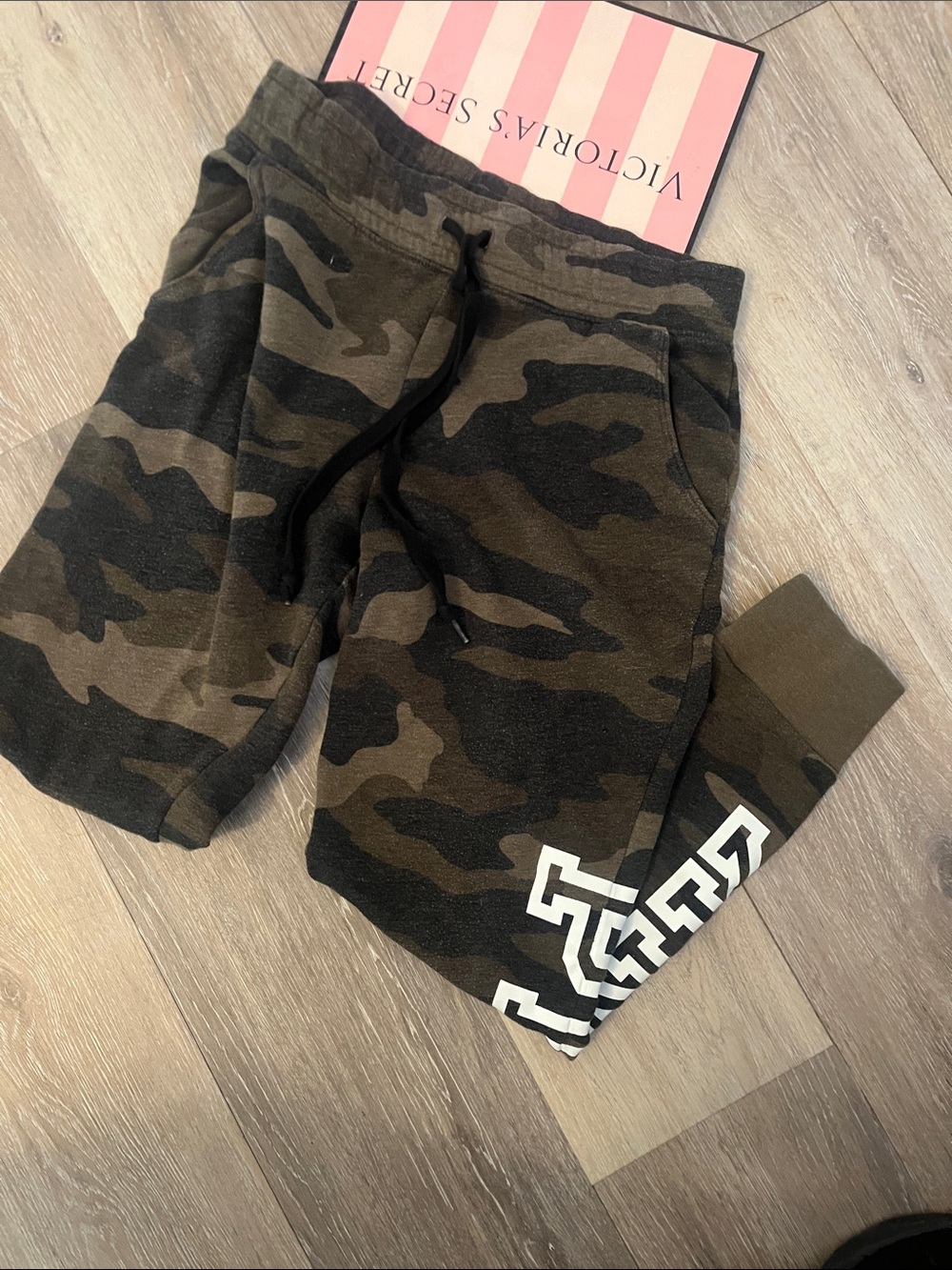 Women’s Camo Jogger Shorts with Side Logo, size medium,